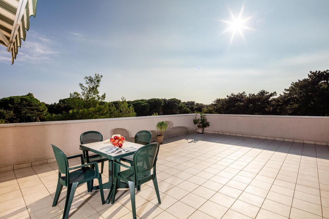 Residence Airone Lignano Sabbiadoro Eksteriør bilde