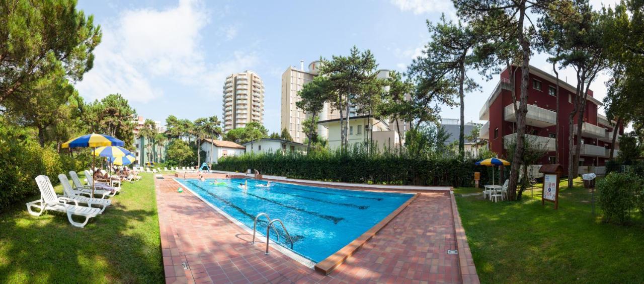 Residence Airone Lignano Sabbiadoro Eksteriør bilde